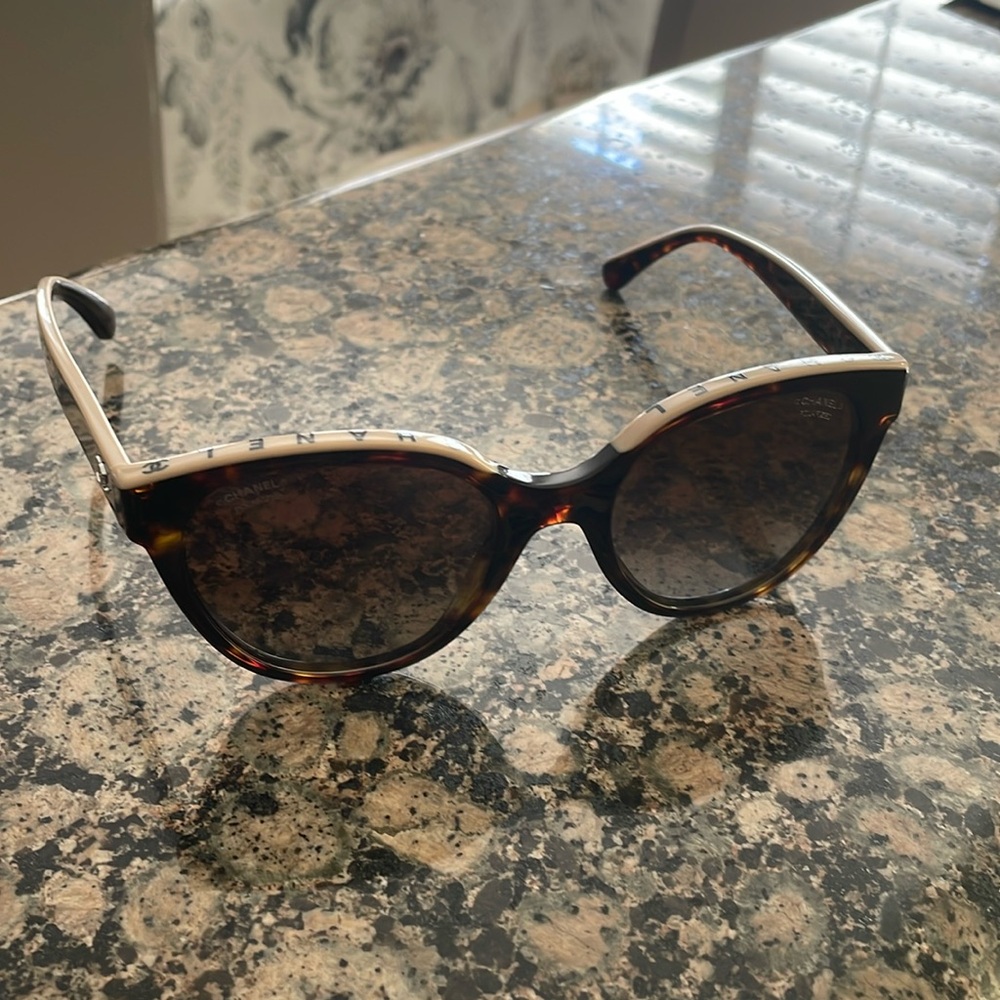 Chanel butterfly glasses tortoise - Picture 2 of 5